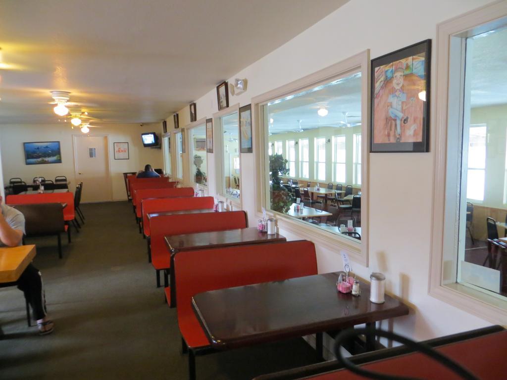 White Sands Inn, Marina, Bar & Grill Порт-Ізабел Екстер'єр фото